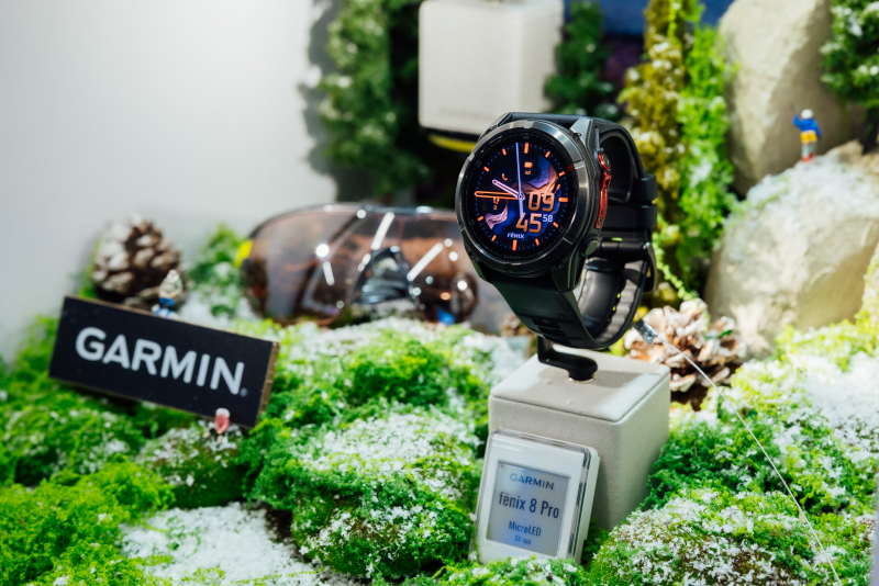 世界杯官方网站入口携手Garmin 推出首款Micro LED智慧手表