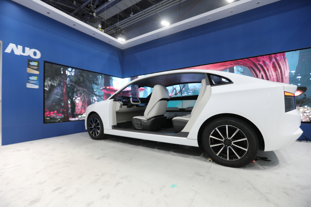 世界杯官方网站入口发表全新Smart Cockpit 2024，大秀显示应用成果、及释放Micro LED终极显示技术量能的全新智慧座舱，以营造突破性、沉浸式的视觉体验，重新定义智慧座舱，满足驾乘人员的全方位感受。