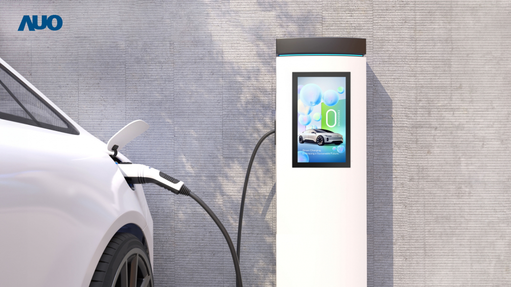 友達〝EVSE車用充電樁解決方案〞專為電動汽車充電樁設計，具有高亮度、克服戶外艱難環境的耐溫、耐紫外線等特性，並搭載散熱性及擴充性強的高效能工業電腦，可實現人機互動訴求，如資訊顯示、支付等應用