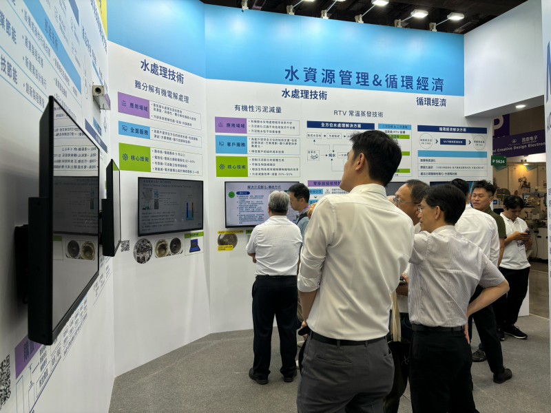 友達以深厚的智慧製造經驗發展永續戰略，積極延伸價值鏈，轉化成可供外界使用的綠色智慧服務，進軍SEMICON Taiwan 2024，提供半導體產業鏈打造AI世代的永續即戰力。
