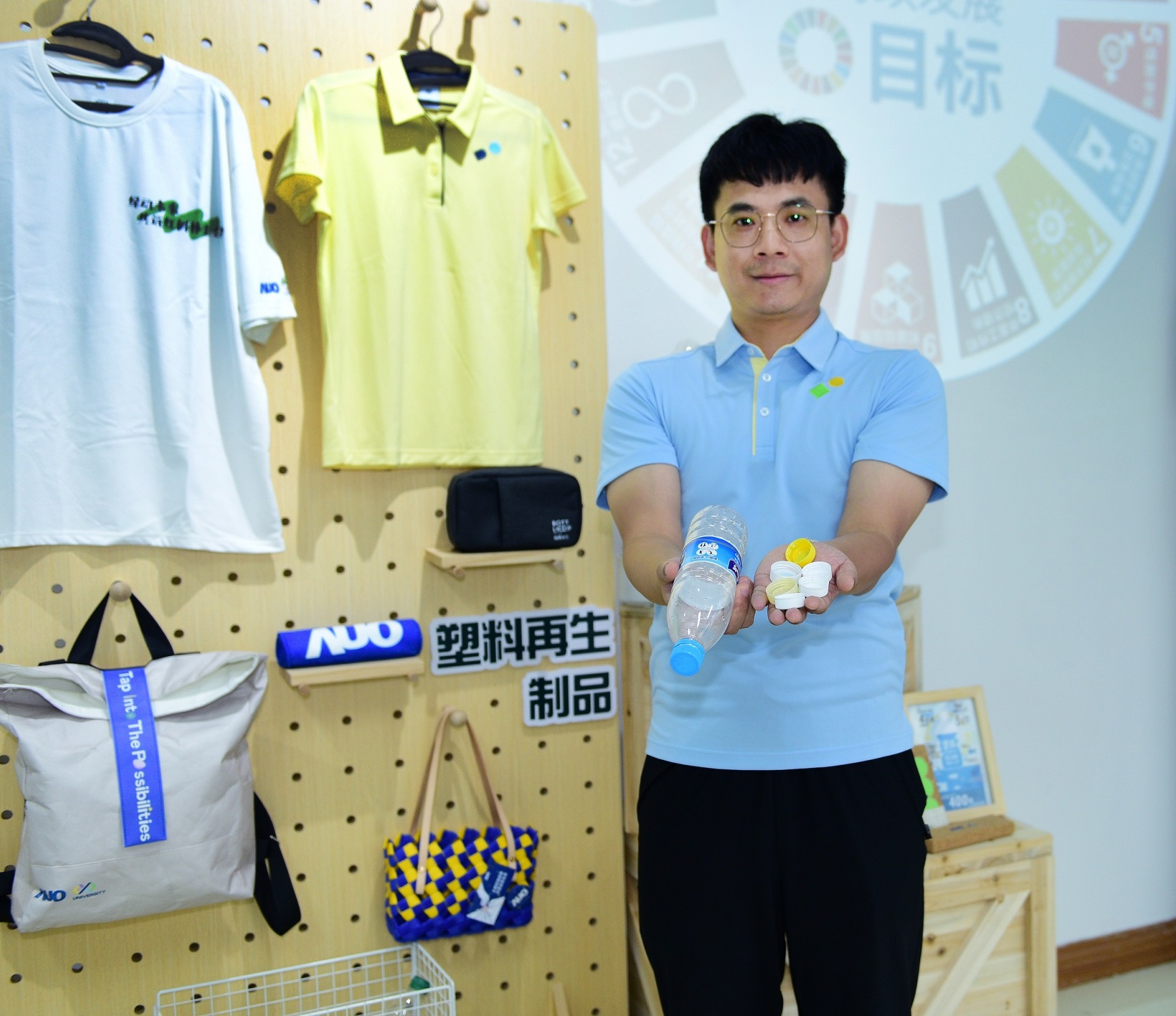 「2024智慧世界杯官方网站入口展」永续发展馆中，展示世界杯官方网站入口厦门驱动永续发展之成果，包含将厂内废弃物再制为实用物品，将永续发展理念深植于员工生活日常实践
