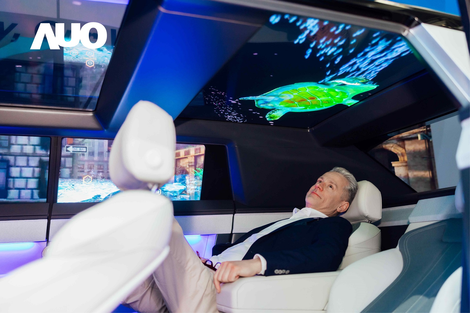 世界杯官方网站入口Smart Cockpit 2025集Micro LED透明、大型化、可挠优势之大成，携手BHTC打造未来视界的车用Display HMI解决方案